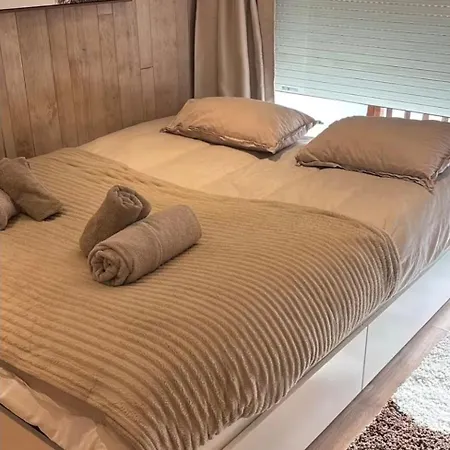 - Alpe D'huez-100 M Des Pistes Apartamento